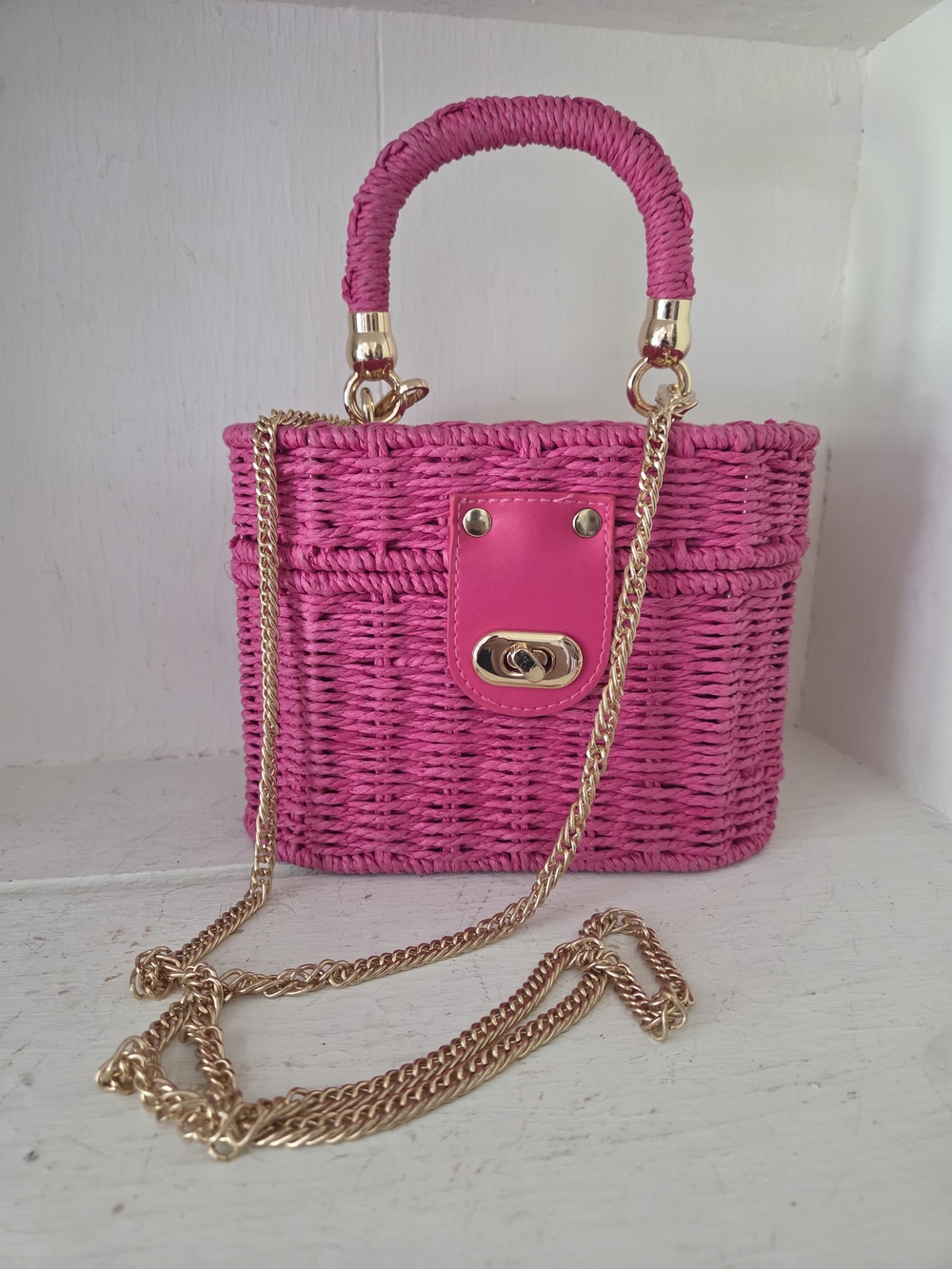 Fuscia Pink Woven Handbag Gold Chain Crossbody Structured Cute!